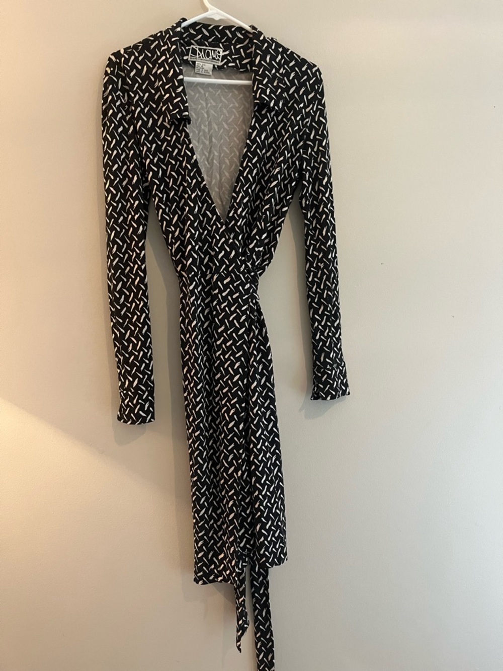 Diane Von Furstenberg Black and White Long-Sleeve Wrap Dress